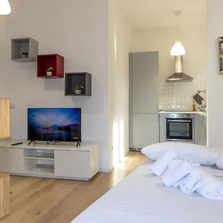 Carano Suite- Modern , Ac Рим